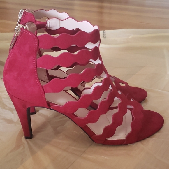 Kelly & Katie Red Suede Heels - Picture 4 of 4